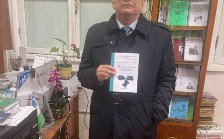 Один из авторов книги "Актемра в лечении аутоиммунных заболеваний: Методическая рекомендация" передал  в дар библиотеке