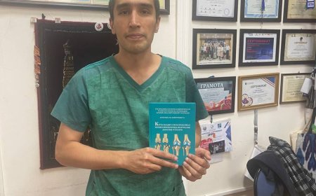 Наш уважаемый читатель привез в дар книгу своего наставника