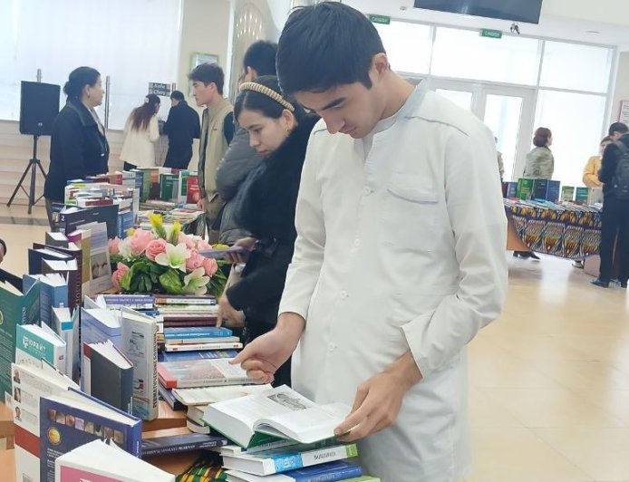 Список фильмов, в которых библиотеки играют значительную роль (на основе различных источников)