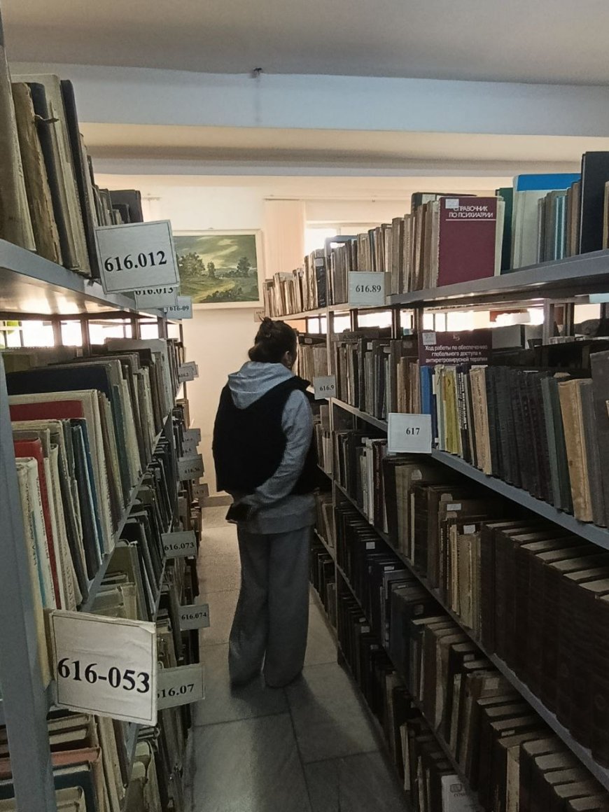 18.11.2025   Посещение библиотеки-филиала ГНМБ при РСНПМЦ травматологии и ортопедии со студентами заочниками 4 курса