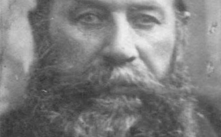 Профессор Евгений Михайлович Шляхтин, человек, чья жизнь была посвящена науке и знаниям, оставил после себя не только научное наследие, но и щедрый дар — свой дом медицинской библиотеке .