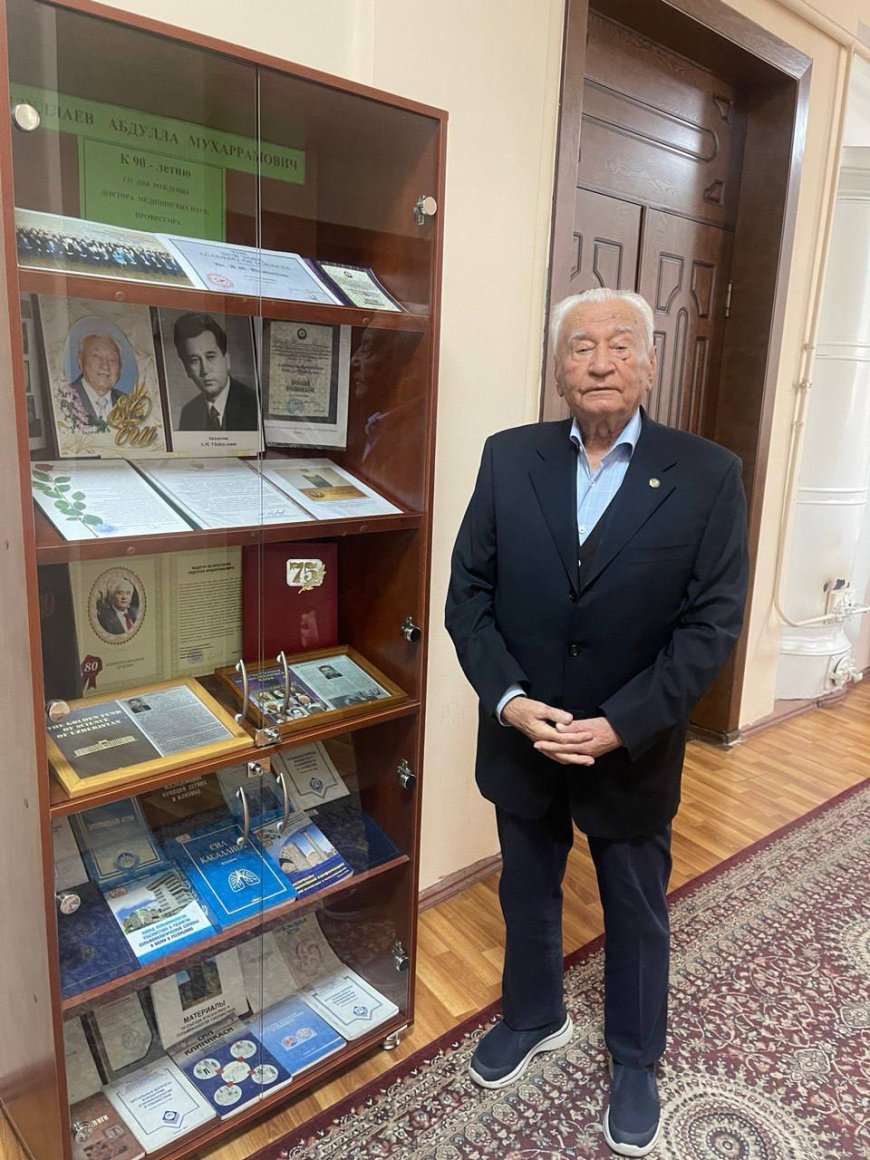 С глубокой скорбью сообщаем, что сегодня, на 92- м году жизни, ушел из жизни наш дорогой и уважаемый читатель, выдающийся врач-пульмонолог, академик, доктор медицинских наук, профессор Абдулла Мухаррамович Убайдуллаев.