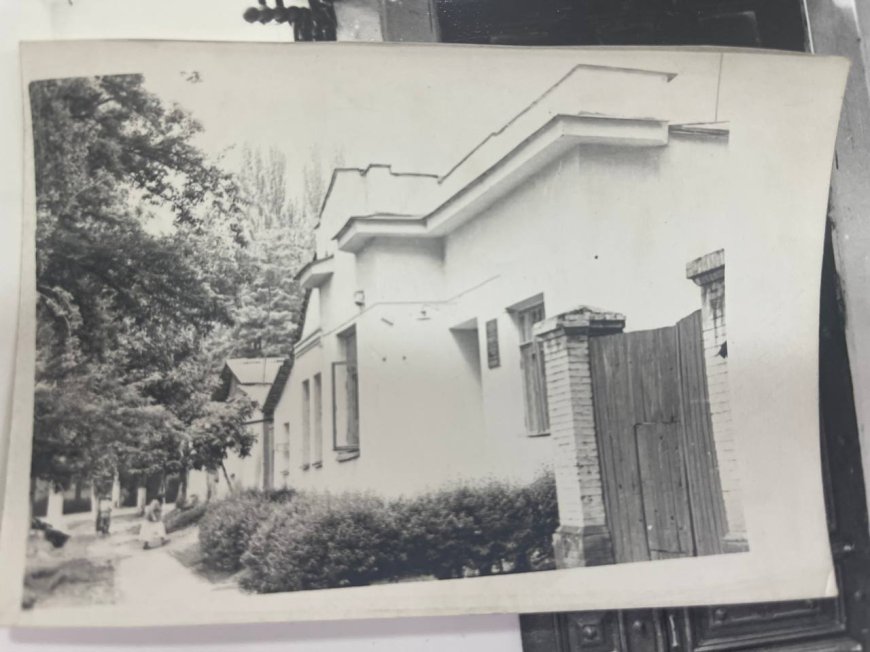 Профессор Евгений Михайлович Шляхтин, человек, чья жизнь была посвящена науке и знаниям, оставил после себя не только научное наследие, но и щедрый дар — свой дом медицинской библиотеке .