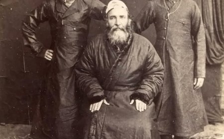 Бухарские евреи на фотографии неизвестного автора.  Вторая половина XIX в.